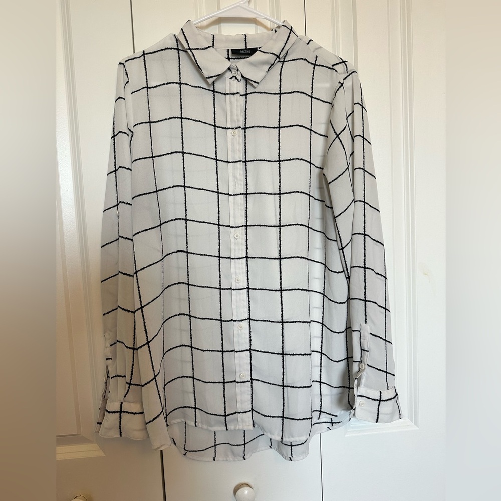 Long sleeve Apt 9 blouse. Women’s L